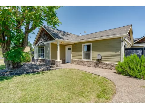 109 Leroy Ave, Molalla, OR 97038