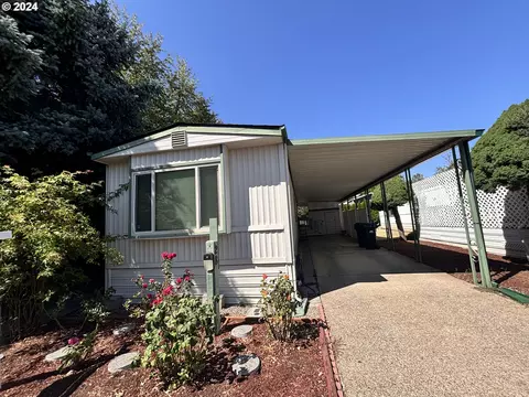 4800 Barger Dr #28, Eugene, OR 97402