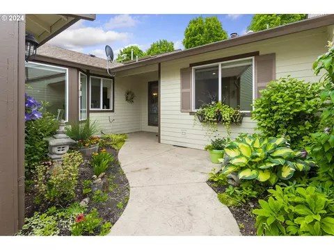 10300 SW Greenleaf Ter, Portland, OR 97224