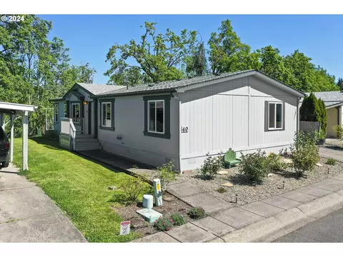 700 N Mill St #40, Creswell, OR 97426