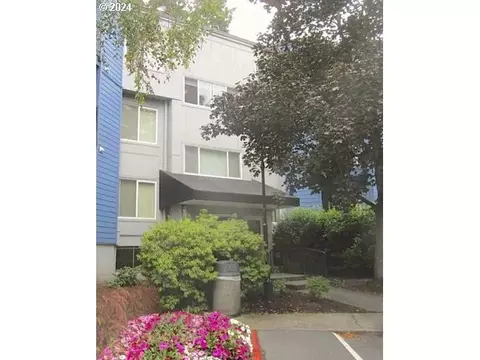 8720 SW Tualatin Rd #316, Tualatin, OR 97062