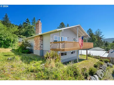 705 Fir Ave, Garibaldi, OR 97118