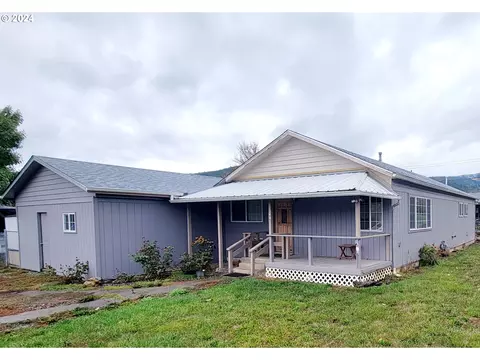 596 E 3rd Ave, Riddle, OR 97469 photo 1