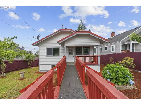 931 SE Fir St, Toledo, OR 97391