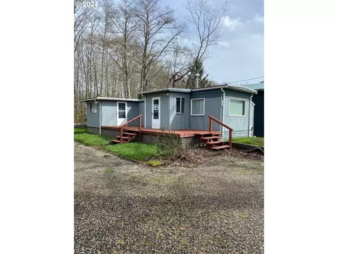 862 State Route 101, Chinook, WA 98614