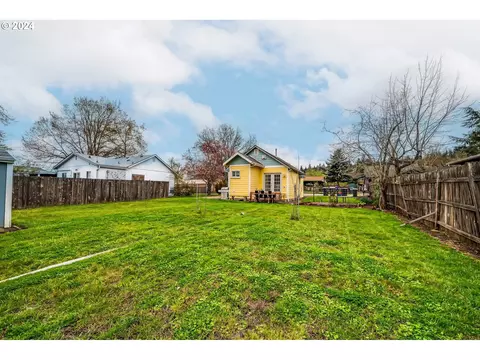 2381 W 19th Pl, Eugene, OR 97405