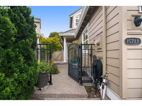 15733 NW Clubhouse Dr, Portland, OR 97229