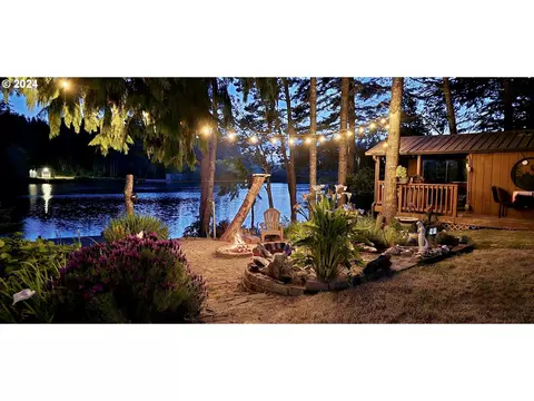 70132 Lakewood Rd, North Bend, OR 97459