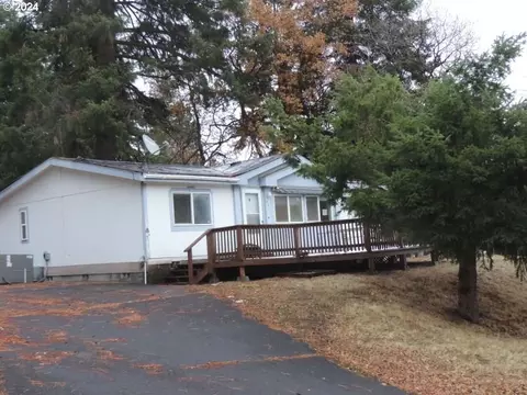 402 Fairway Rd, Wamic, OR 97063