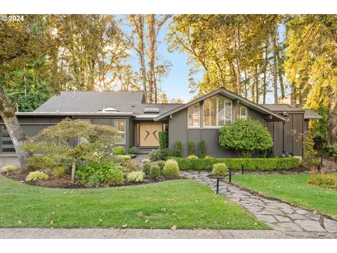 3245 S Sumac Dr, Salem, OR 97302