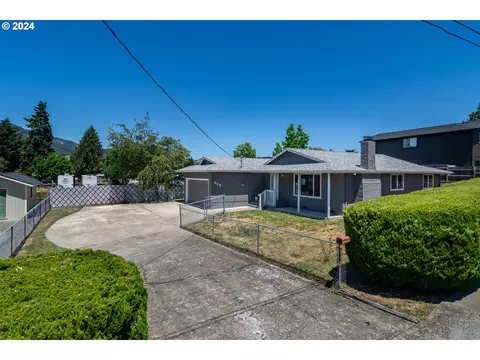 969 NE Jenny Ln, Myrtle Creek, OR 97457
