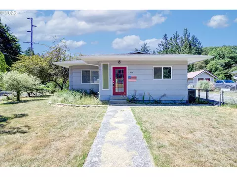 418 SW Canyon Loop, Winlock, WA 98596