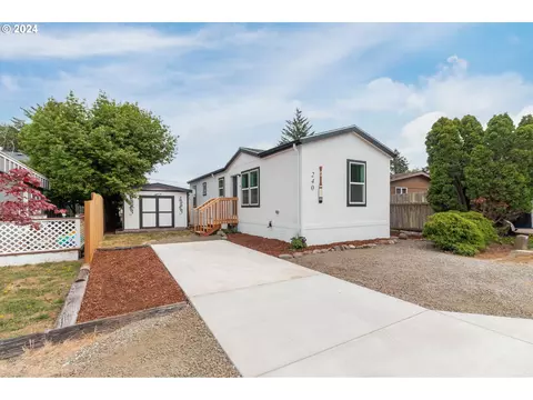240 SE Neptune Ave, Lincoln City, OR 97367