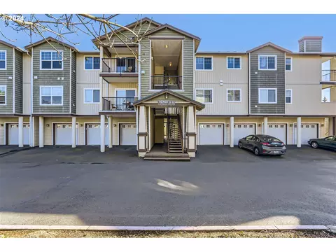 10740 NE Holly St #108, Hillsboro, OR 97006