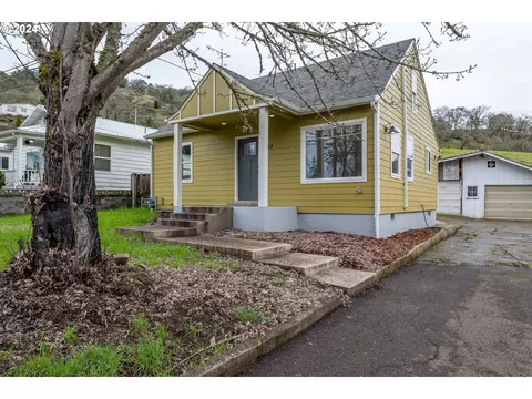 1849 SE Ichabod St, Roseburg, OR 97470