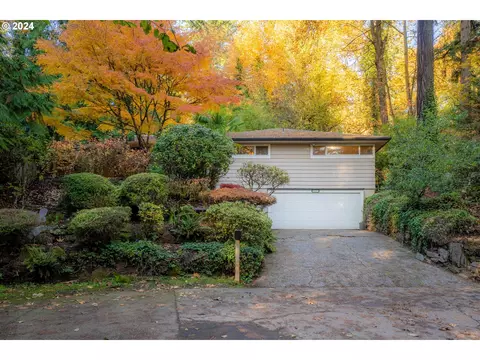 747 SW Cheltenham St, Portland, OR 97239