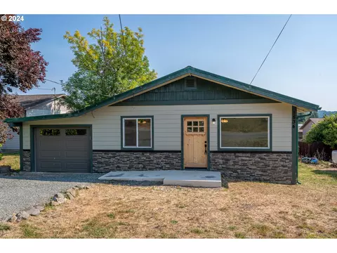 1534 Harris St, Myrtle Point, OR 97458