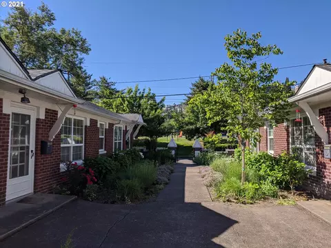 2613 NW Raleigh St #29, Portland, OR 97210