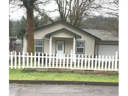 47926 W 1st St, Oakridge, OR 97463