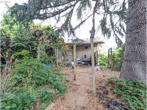 6907 SE Reedway St, Portland, OR 97206