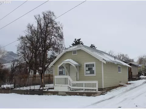 340 E 1st St, Huntington, OR 97907