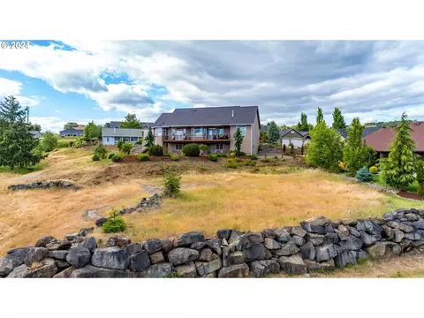 1955 Culver Loop, Sutherlin, OR 97479