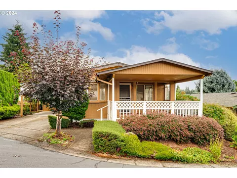 5701 NE St Johns Rd #9, Vancouver, WA 98661