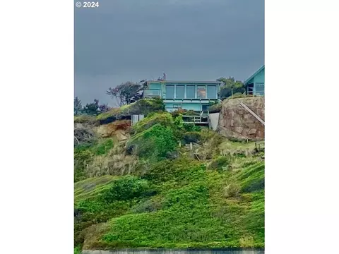 2489 SW Anchor Ave, Lincoln City, OR 97367