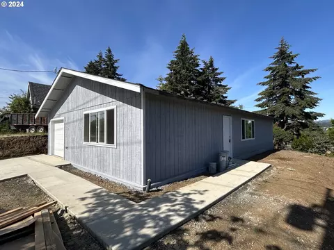 1568 NW Eden St, Roseburg, OR 97470