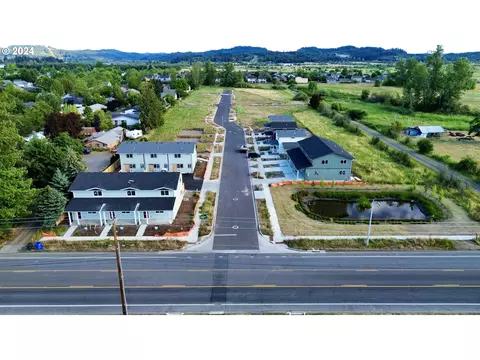 795 St Charles St, Eugene, OR 97402