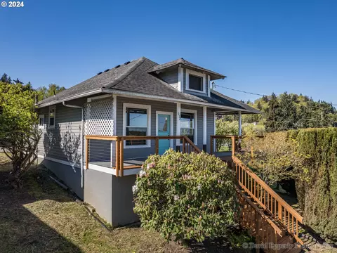 112 E C St, Rainier, OR 97048