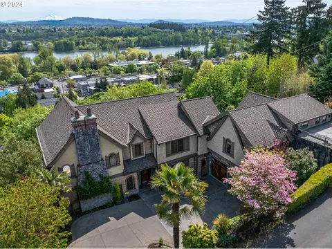 7152 S Laview Dr, Portland, OR 97219