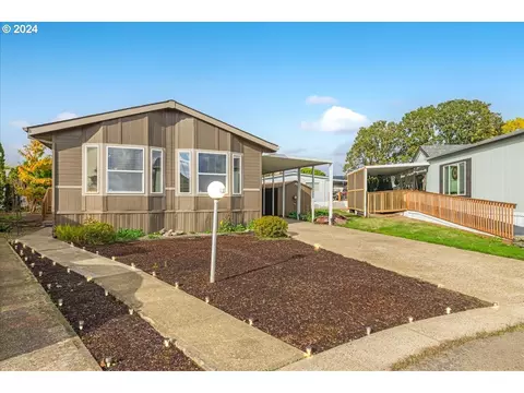 2901 E 2nd St #123, Newberg, OR 97132
