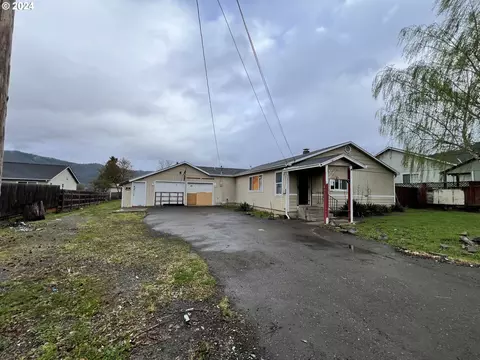 165 Arnold Ln, Myrtle Creek, OR 97457