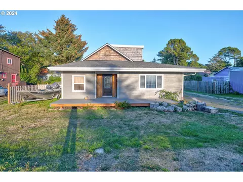 6716 SW Harbor Ave, Lincoln City, OR 97367