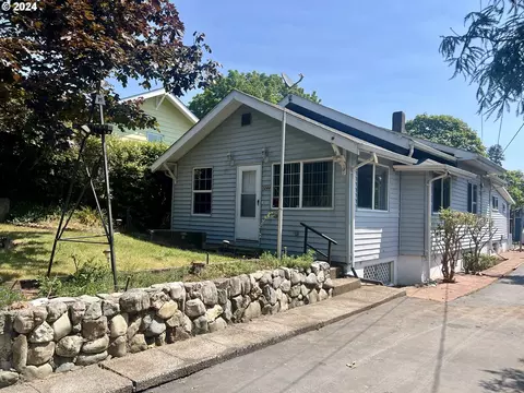 1244 S 11th St, Coos Bay, OR 97420