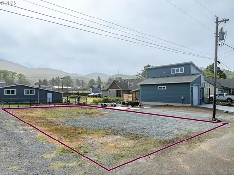 270 N Dolphin St, Rockaway Beach, OR 97136