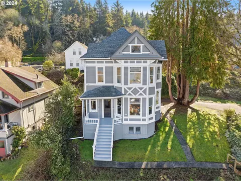 4913 Cedar St, Astoria, OR 97103