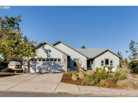 686 S 69th Pl, Springfield, OR 97478