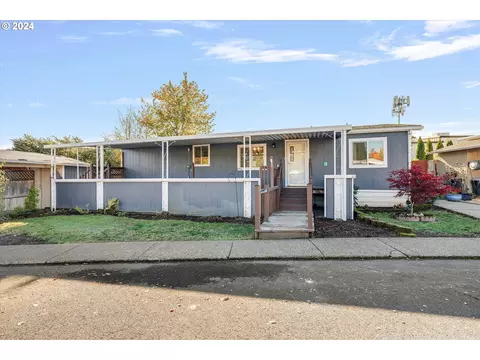 570 N 10th Ave #10, Cornelius, OR 97113