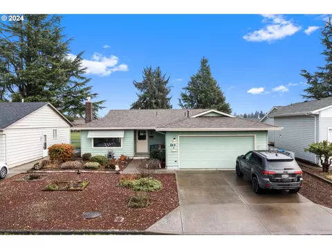 644 E Clackamas Cir, Woodburn, OR 97071