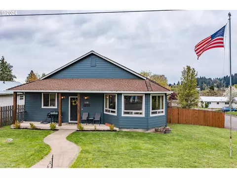 1590 SW Hill St, Dallas, OR 97338