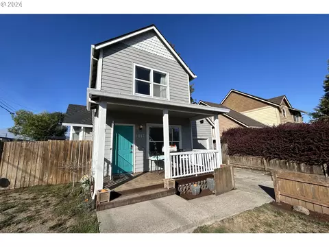 1017 S Mill Pl, Newberg, OR 97132
