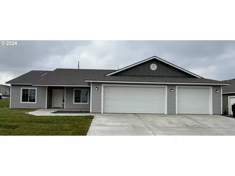 2932 Cardinal Pl, Umatilla, OR 97882