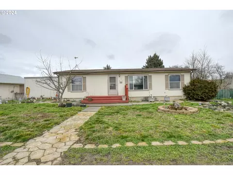 406 Aurora St, Helix, OR 97835