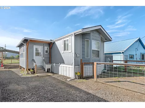 165 S 13th St, Lakeside, OR 97449