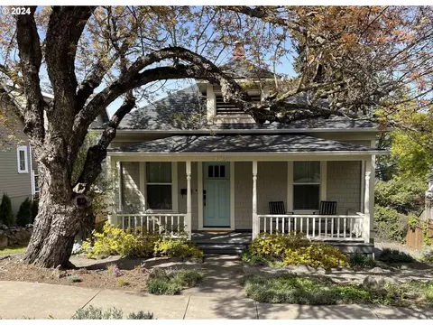 728 State St, Hood River, OR 97031