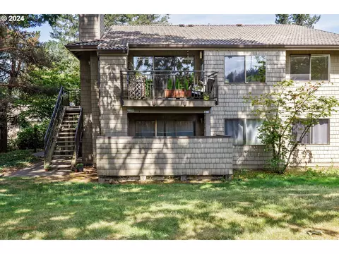 46 Crestfield Ct, Lake Oswego, OR 97035