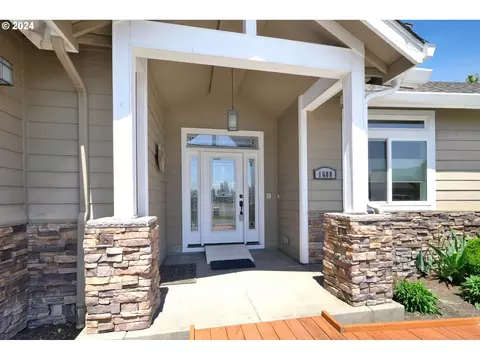 1688 Vera Dr, Springfield, OR 97477