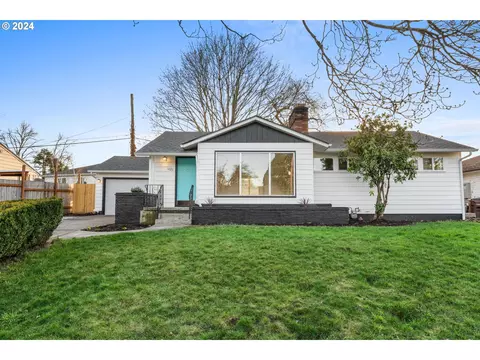 1420 Windsor Dr, Gladstone, OR 97027
